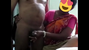 Tante Desi Merangsang Hingga Klimaks