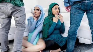 Sudah Tak Perawan Lagi, Empat Saudara Tiri Jelajahi Kenikmatan Bersama