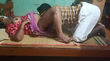 Desi Tante Seksi Desa Yang Memikat Dalam Video Rumahan