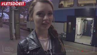 Petualangan Seks Panas Emily Thorne Dan Charlie Dean Dengan Gadis Rusia Cantik Di Luar Negeri
