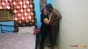 Savita Bhabhi, Bibi India Seksi Yang Menggairahkan Suami Tamilnya Di Ranjang