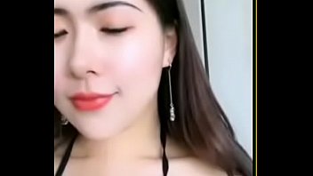 台湾美女外约，私密照等你欣赏，加赖646854开启激情之旅
