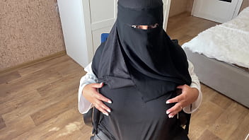 Istri Arab Membaca Cerita Seks Yang Menggairahkan
