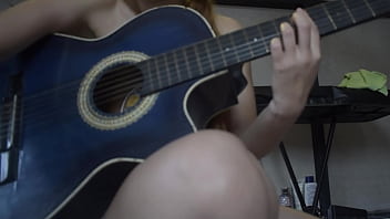Gadis Musik Bayar Dengan Seks Untuk Masuk Band, Dia Sangat Suka Penis Sampai Menelannya Semua Dan Masih Minta Tambahan