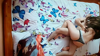 Pasangan Muda Menikmati Momen Bercinta Yang Romantis Usai Kuliah