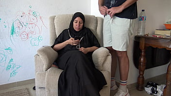 Ibu Tiri Arab Mendapat Pancaran Sperma Deras Dari Anak Tirinya Yang Sedang Masturbasi Dengan Penuh Nafsu