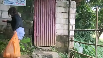 Gadis Filipina Beraksi Mesra Di Kamar Mandi Umum Pinggir Sungai