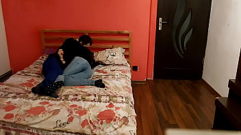 Bercinta Liar Dengan Teman Sekamar Yang Menggoda
