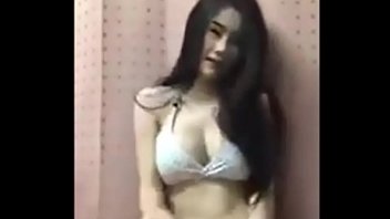 Tarian Seksi Cewek Asia Di Live Stream Facebook