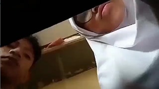Skandal Panas Sepasang Abg Sekolah Grepe Diam-diam Di Kelas