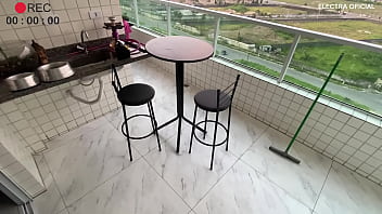 Kamera Pengintai: Asisten Rumah Tangga Seksi Menggoda Dengan Pakaian Yang Menggairahkan