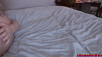 Menggoda Istri Kakak Tiri Suamiku Di Ranjang