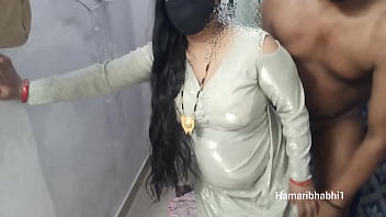 Paman Mesra Dengan Bibi Desi Yang Menggoda