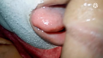 Teman Perempuanku Yang Berkerudung Menghisap Batangku Dan Menelan Semua Spermaku