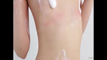 Gadis Cantik Dengan Pakaian Dalam Seksi Itu Sangat Menggoda!