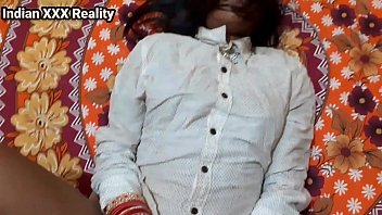 Gairah Malam Pertama Ibu Tiri India Yang Menggoda