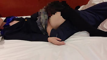 制服女子高生のミニスカート姿でイチャラブセックス、中出しとフェラにクンニまで堪能