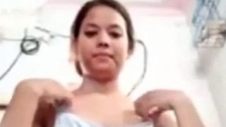 Video Gadis Guwahati Telanjang Dada Melepas Bra