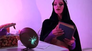 Ratu Jahat Yang Menggoda Dalam Balutan Cosplay