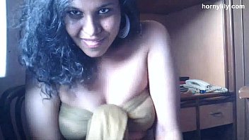 Gadis India Lily Menggoda Dengan Kata-kata Nakal