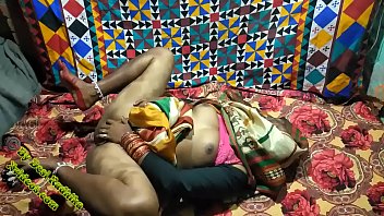 सासुजी को अपने कमरे में बुलाकर प्यार से सुला दिया