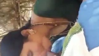 Bocah Desa India Main Di Luar Ruangan