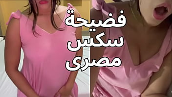 زوجي الجارح سحبني للغرفة وخلع جلابيتي ثم دفع زبه في مؤخرتي بقوة حتى جعلني أصرخ من شدة المتعة