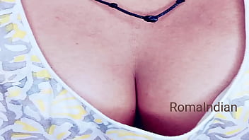 Gadis Seksi Pamer Belahan Dada Untuk Saudara Tiri