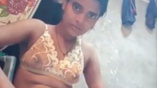 Gadis Desa Polos Membuka Yoninya – Video Telanjang Di Pedesaan