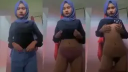 Gadis Muda Berhijab Yang Menggoda