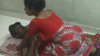 Gairah Panas Pasangan Desi Yang Tak Terbendung