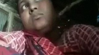 Istri Rumah Tangga Bangladesh Yang Kesepian, Puaskan Diri Dengan Mainan Intim