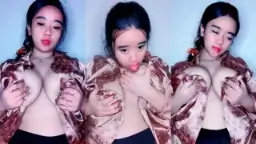 Miss Jijiw Meremas Payudara Dan Menjilati Klitorisnya