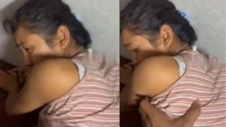Pengendara Motor Perempuan Di Silchar Mengerang Keras Dalam Video Viral Ini