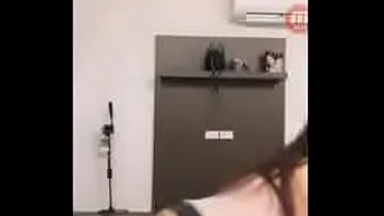 ไลฟ์สดกลุ่มลับสุดเร่าร้อนกับเอ็มสาวนมโตจับทางบ้าน