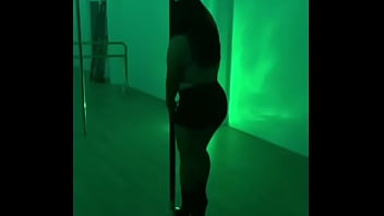 Tarian Tiang Seksi Filipina Dengan Sepatu Hak Tinggi Dan Aerial Hoop