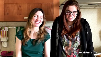 Ersties: Sensual Petualangan Lesbian Amatir