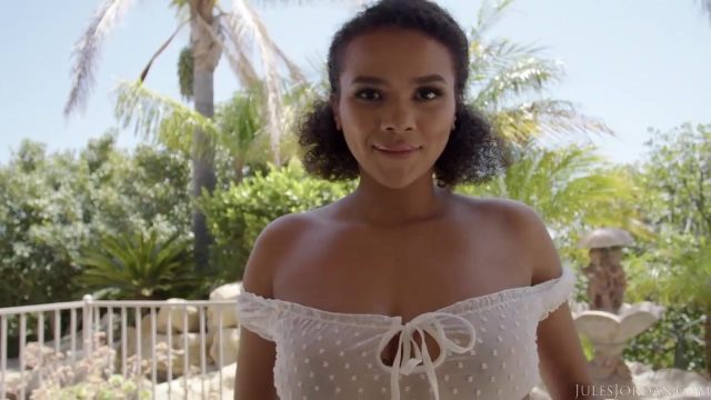 Alina Ali Merengek Ingin Dijejali Kontol Lagi