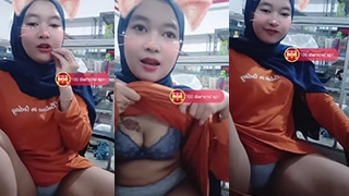 Cewek Berhijab Jaga Warung Malah Bikin Live Show Seru