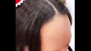 Brunette Seksi Mainkan Mainan Pantat Dan Isap Kontol Besar – Selamat Natal