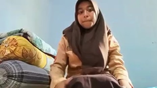 Gadis Berhijab Seragam Pramuka Yang Menggoda