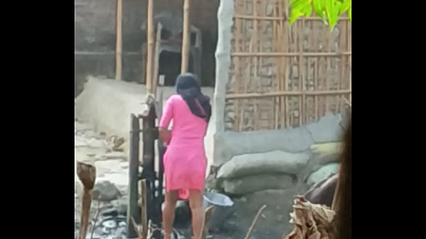 Adik Desi Mandi, Tubuhnya Begitu Menggoda