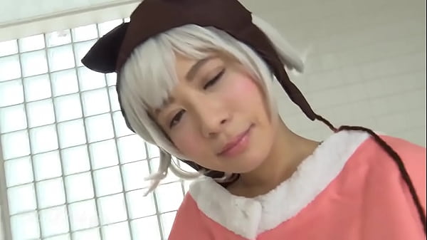 秋葉原人氣女僕咖啡廳的千野くるみ，換上招牌裝扮化身泡泡浴女郎！