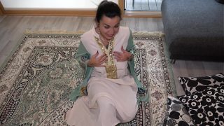 Arab Stepmom Bergairah Dengan Bokong Besarnya Dan Anak Tirinya – Cerita Panas Arab Terbaru