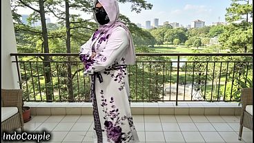 Istri Berhijab Yang Nakal Dan Doyan Selingkuh, Kutemui Di Koridor Kampus Yang Sepi.