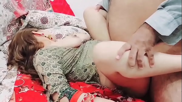 Bhabhi India Beraksi Mesra Dengan Makelar Properti, Suara Hindi Seru Dan Obrolan Nakal
