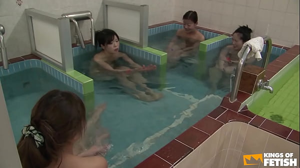 Gadis Jepang Mandi Dan Digoda Jari Oleh Pria Nakal