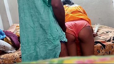 Desi Bhabhi Digoyang Keras Dari Belakang