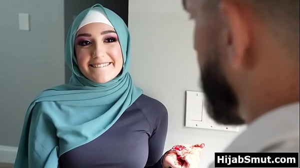 Gadis Muslimah Yang Dididik Oleh Pelatih Sepak Bolanya