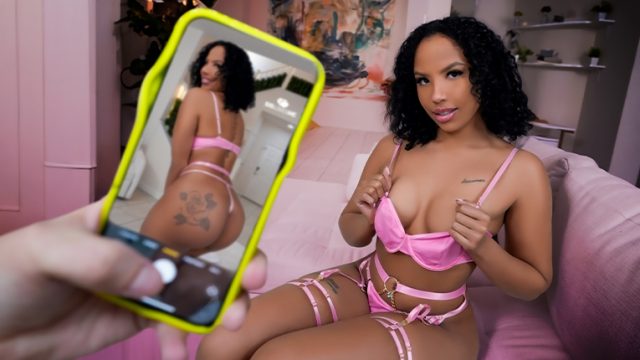 Kakak Tiri Ebony Yang Imut Bikin Lebih Puas Daripada Mantan
